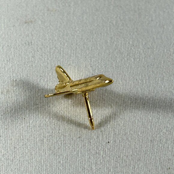 NASA KENNEDY SPACE CENTER GOLD TONE SHUTTLE PIN - Picture 3 of 5